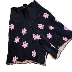 Sweater Hot Shorts Size XS Small Black Pink Flowers Sweatpants Floral Booty Pant